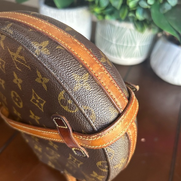 Louis Vuitton Chantilly crossbody EUC - Picture 3 of 14